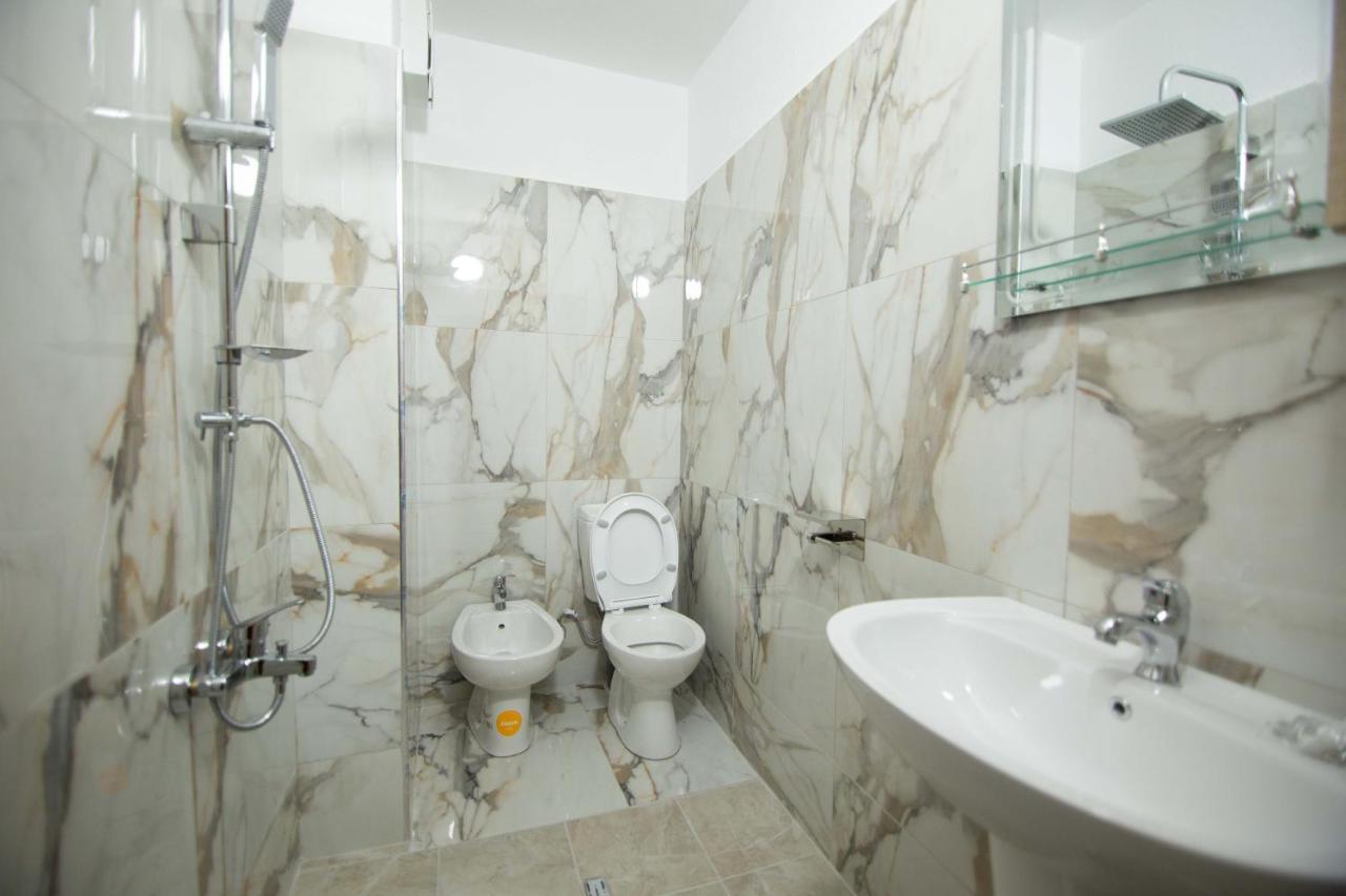Vila Lika Hotel Korce Exterior photo
